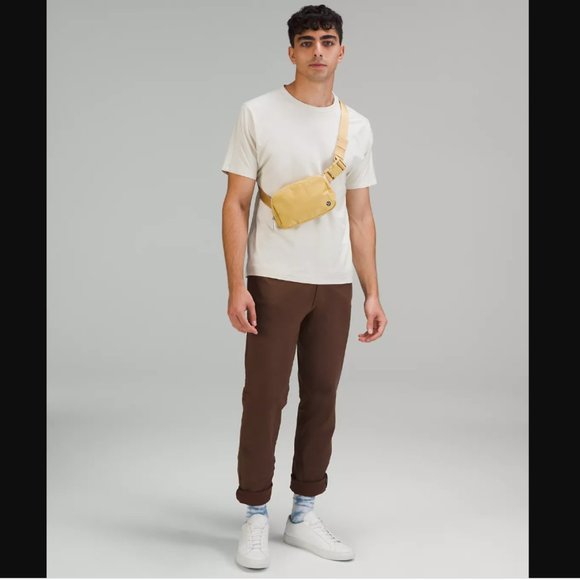 Lululemon Everywhere Belt Bag - Golden Sand - Picture 3 of 7